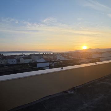 Kaštel Lukšić, lux. penthouse 167.80 m2, 2-3. kat + 2PM!