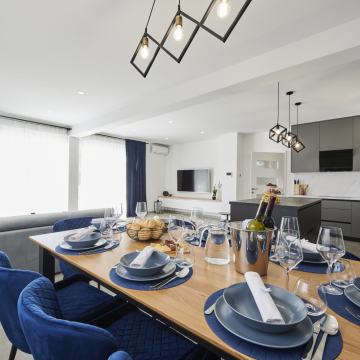 KAŠTEL NOVI-LUX VILLA,240.00 m2,BAZEN,GARAŽA,600M.OD MORA