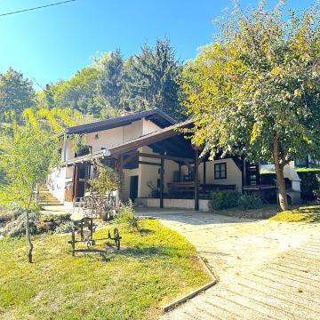 Klijet s vinogradom i prekrasnim okućnicom površine 897 m2 – mir, prir