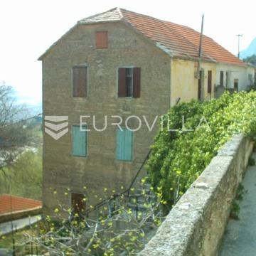 Klis, dvosoban stan s panoramskim pogledom u starom dijelu