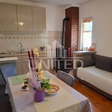 Knin kamena kuća na parceli 1173 m2