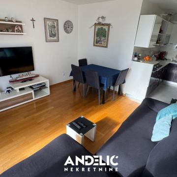 KOMFORAN DVOSOBAN STAN - MERTOJAK SPLIT