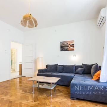 Komforan Dvosoban Stan na Poluotoku u Strogom Centru Grada – KALELARGA