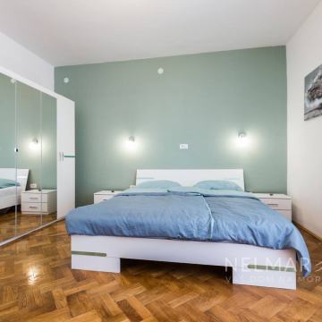 Komforan Dvosoban Stan na Poluotoku u Strogom Centru Grada – KALELARGA