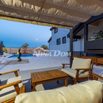 Komforna kuća u mirnom djelu sa bazenom i vinskim podrumom