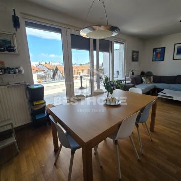 Kompletno namješten penthouse Ravnice 83,62 m2, PM, terase