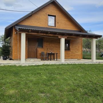 Kompletno renovirana i namještena kuća - PERUŠIĆ/STUDENCI