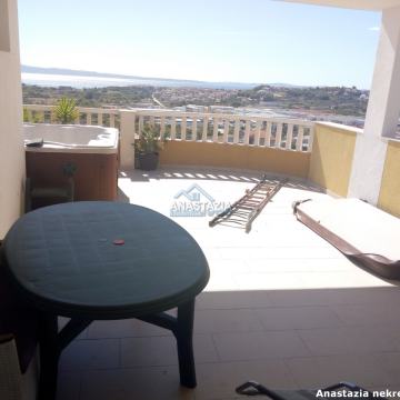 KOREŠNICA 65m2+30m2 TERASE DVOSOBAN STAN NA 3.KATU KUĆE IZNAJMLJUJEMO