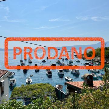 Kostrena - kuća korak do mora