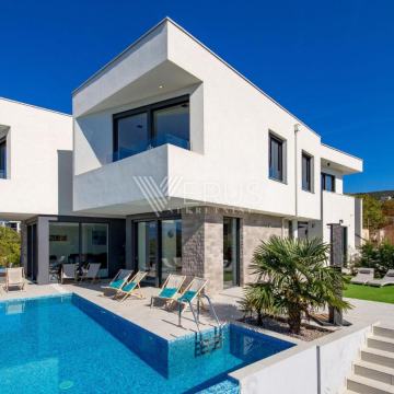 KOSTRENA- urbana villa s bazenom!!