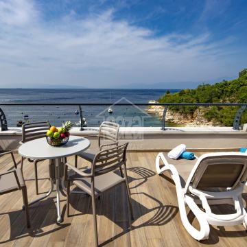 Kostrena, vila uz more, dugoročan najam