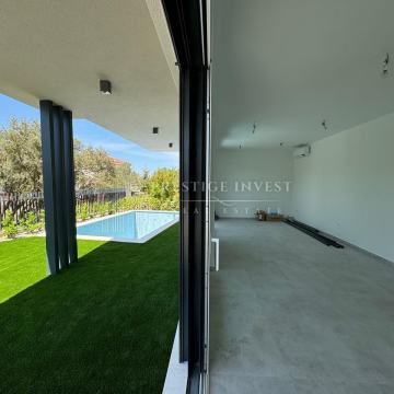 Kožino- Luksuzan stan s bazenom uz more