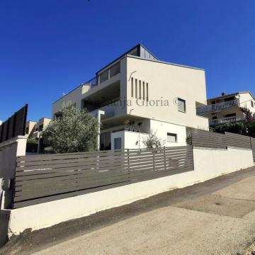 Kožino, luksuzna villa s bazenom, pogled na more, 8 parkirnih mjesta!