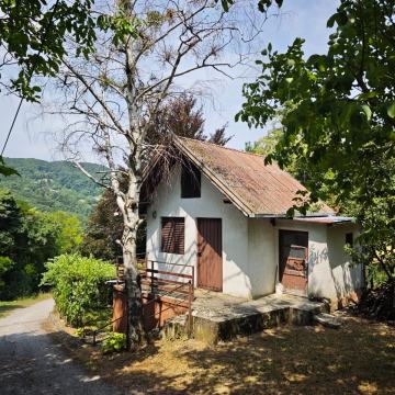 Krapina - vikendica (klet) 40m2 iznda samog grada