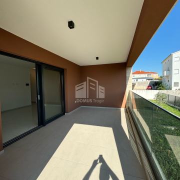 KREDIT MOGUĆ*** 56,24 m2 + 132,32 m2 dvosobni stan u prizemlju