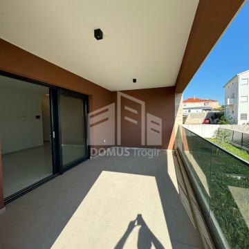 KREDIT MOGUĆ*** 56,24 m2 + 132,32 m2 dvosobni stan u prizemlju