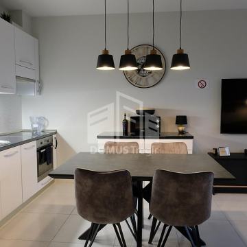 KREDIT MOGUĆ*** Dvosobni stan s vrtom, 50 m2 + 25 m2 ! 400m od mora