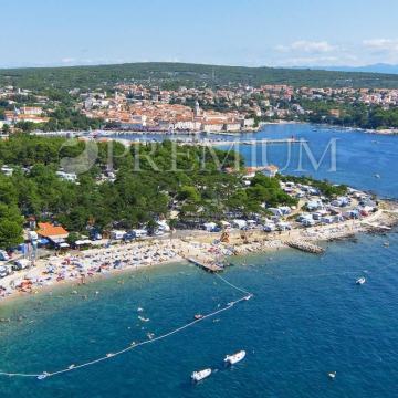 Krk, građevinsko zemljište 2903m2 odmah uz more. Prilika!