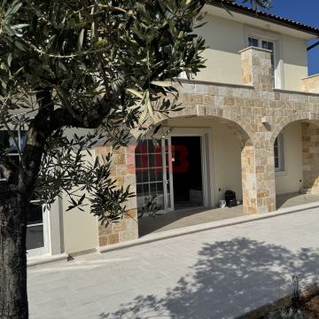 KRK-OKOLICA,NOVA  MEDITERANSKA VILA  SA BAZENOM