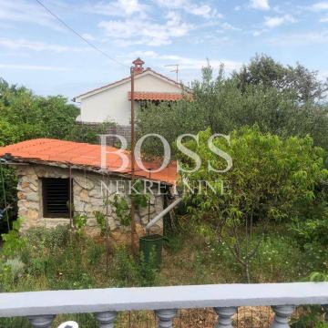 Krk, samostojeća kuća 157m2+okućnica 421m2