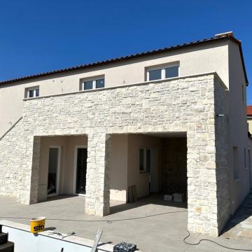 Krk – Sveti Anton, nova kuća s bazenom i 4 spavaće sobe