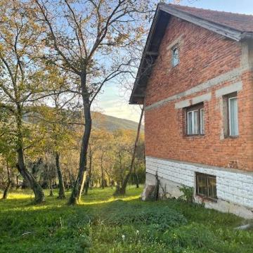 Legalizirana kuća 150 m², velika okućnica 840 m²–pogled na Medvednicu