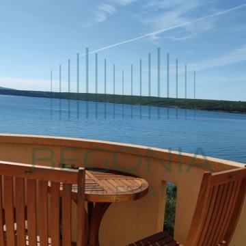 Kuća sa 3 apartmana i garažom, POGLED NA MORE. POSEDARJE, ZADAR