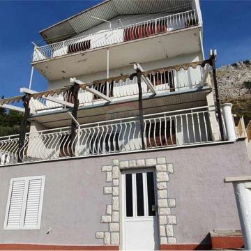 KUĆA S 3 STANA I PREDIVNIM POGLEDOM