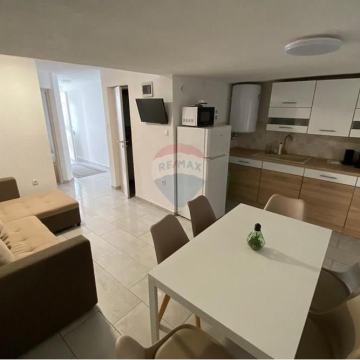 KUĆA S 4 APARTMANA - POGLED NA MORE - KROVNA TERASA