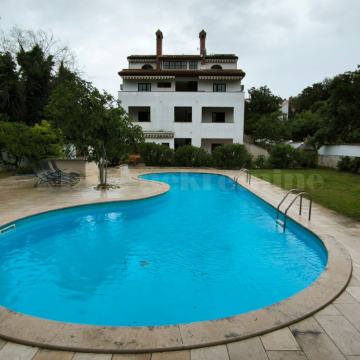 Kuća sa 7 apartmana, 460 m2, 170m do mora