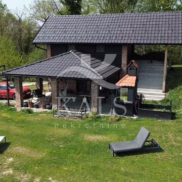 KUĆA (70 m²) NA PARCELI OD 3019 m² – SV. KRIŽ ZAČRETJE