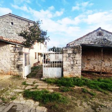 SNIŽENO! Kuća za adaptaciju s puno potencijala