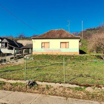 Kuća: Baranja, Batina, 120m2, na velikoj parceli površine 5700m2