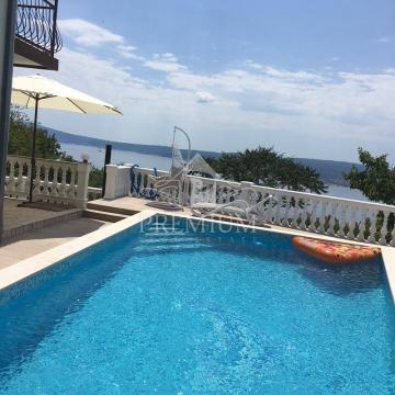 KUĆA SA BAZENOM I OKUĆNICOM, BLIZINA MORA