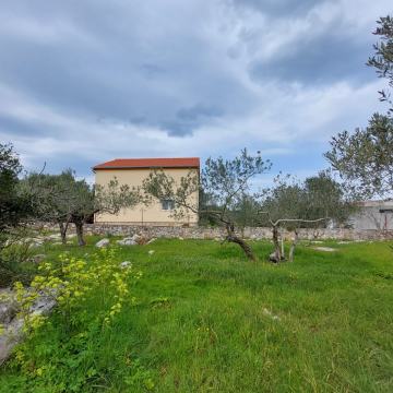 Božava samostojeća kuća ukupno 170.00 m2