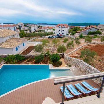 Kuća: Brodarica, 374.00 m2