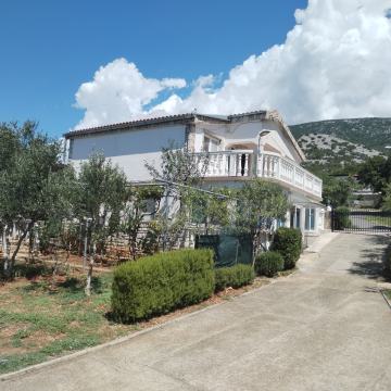 Kuća: Cesarica VILA SA 3 APARTMANA I PREKRASNIM POGLEDOM 5MIN OD PLAŽ