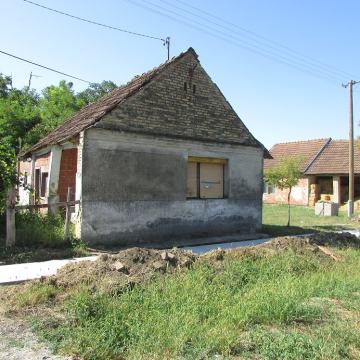 DALJ, MIRNA ZONA STANOVANJA!! STJEPANA PAVIĆA BR. 30!!