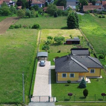 Kuća:Donja Bistra,197.84 m2 na zemljištu od 2.589.m2.