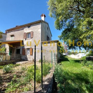 Labin, Okolica - Kamena kuća 65m2, vrt, pogled na more