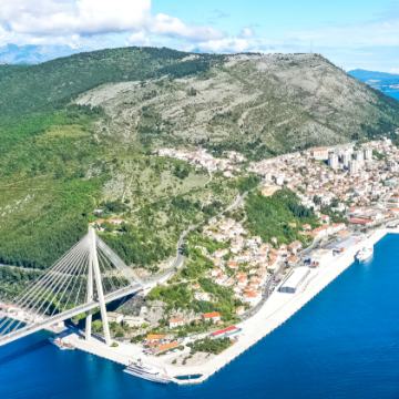 Kuća sa dvije stambene jedinice (ukupno stambene 150 m2)) na Nuncijati