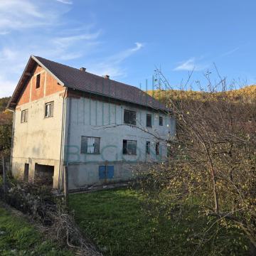 OBITELJSKA KUĆA GRAČAC, LIKA. PRILIKA