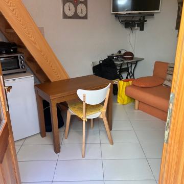 Kuća sa dvorištem i apartmanom centar Cres