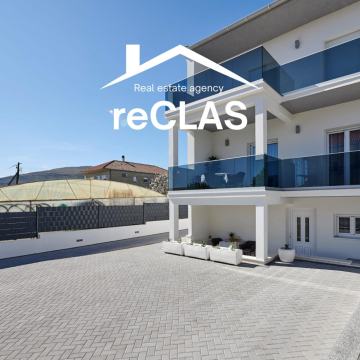 Dvojna kuća s tri odvojene stambene jedinice – Trogir, centar