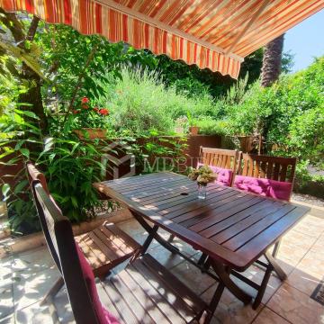 Kuća, fantastična privatna terasa, vrlo mirna lokacija