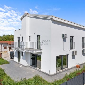 Prekrasna villa, Poreč 365.00 m2