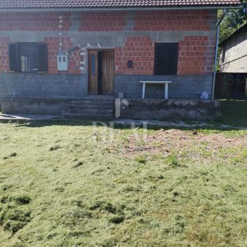 SNIŽENO Kuća i gosp.objekat sa imanjem od 9000 m2