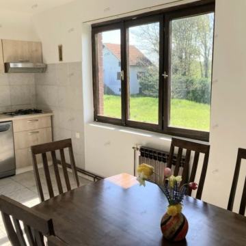 Kuća od 122 m2 tlocrtne površine + okućnica 4929 m2