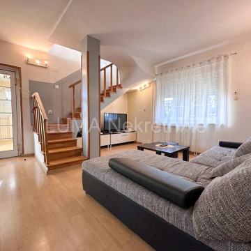 Kuća: Kutina (Husain), 240.00 m2