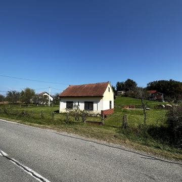 Kuća: Jakovlje,65.00 m2+Gospodarska zgrada 46.m2 na okućnici od 766.m2